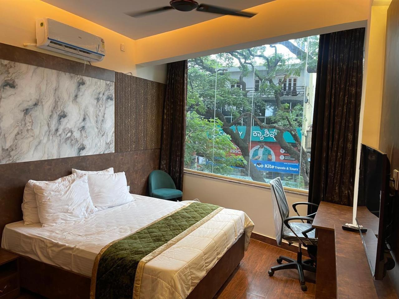 The Taaj Inn Bangalore Extérieur photo