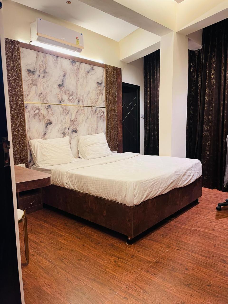 The Taaj Inn Bangalore Extérieur photo