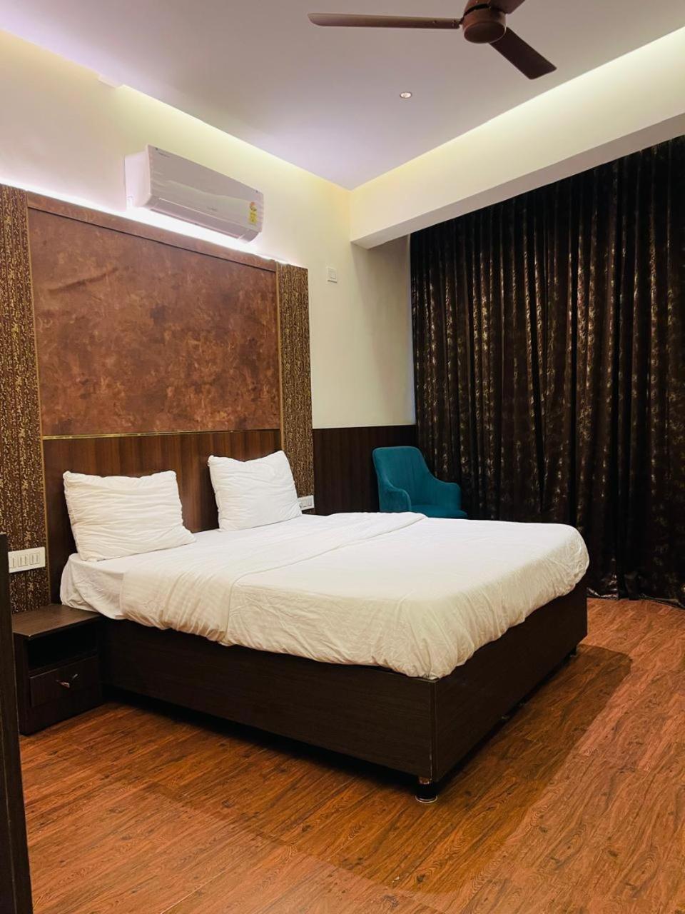 The Taaj Inn Bangalore Extérieur photo